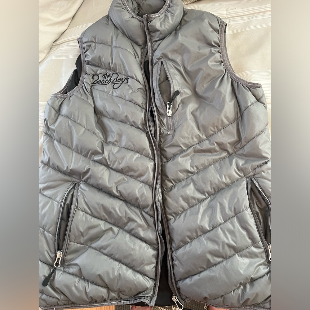 🎉FANtastic Beach Boys Puffer Vest NEW! Women’s Large